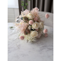 Hand gebonden zijden boeket