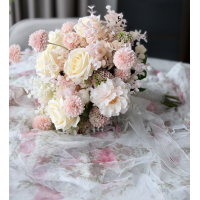 Hand gebonden zijden boeket