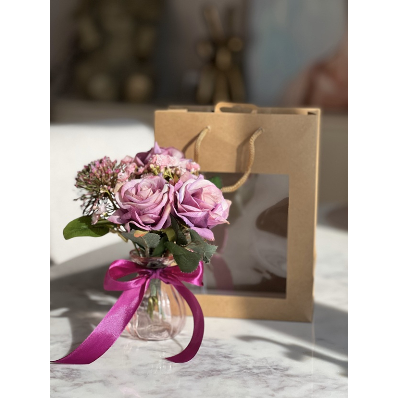 Cadeau tas met vaasje en boeketje