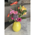 Citroen vaas met zijden bloemen
