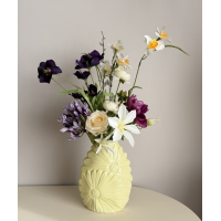 Voorjaars boeket in bloem vaas