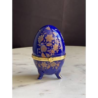 Porcelain egg blauw