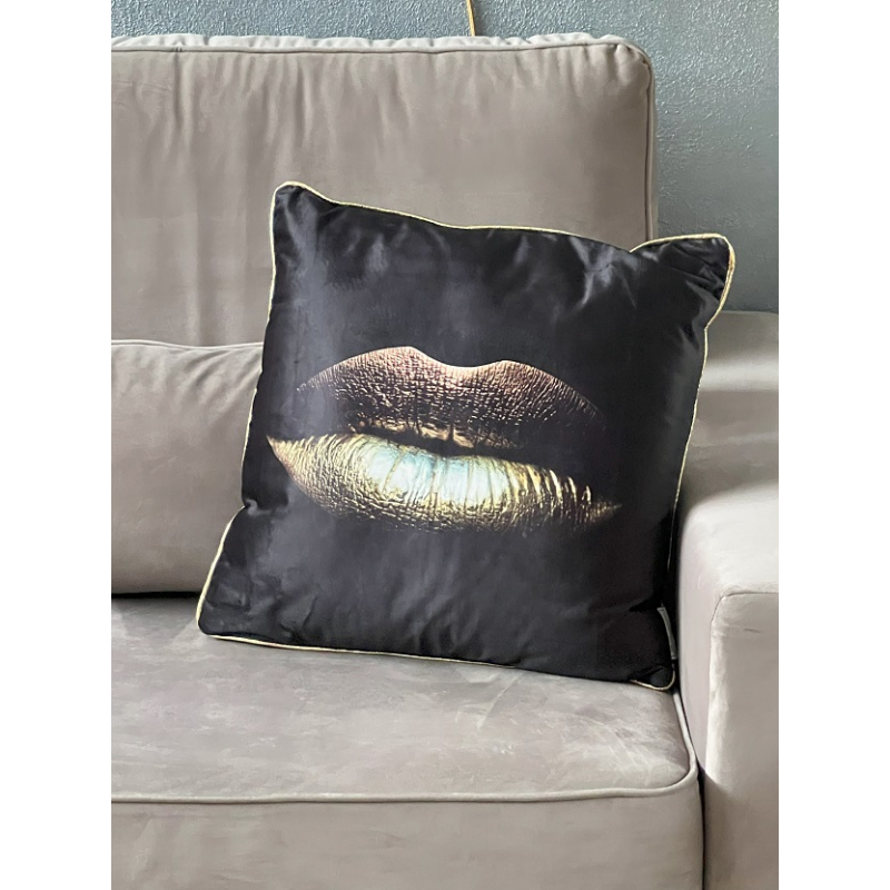 Velvet Kiss kussen