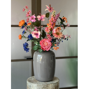 Zijden boeket in Taupe vaas