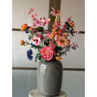 Zijden boeket in Taupe vaas