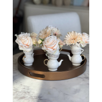 Theekop vaasje met zijden boeketje