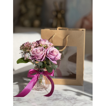 Cadeau tas met vaasje en boeketje