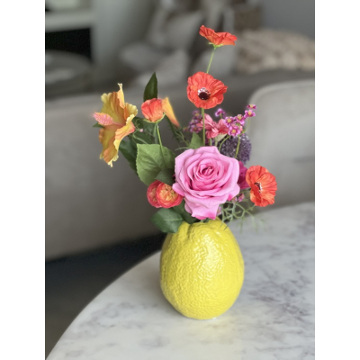 Citroen vaas met zijden bloemen