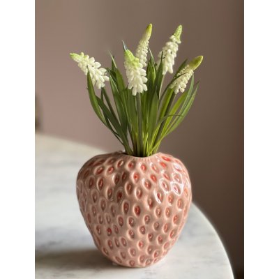 Aardbei vaasje met kunst Muscari Aardbei vaasje met kunst Muscari